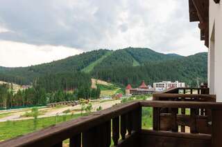 Отель Hotel SKI Lift 7 Буковель Трехместный номер с балконом-3